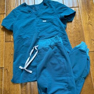 Figs Blue Scrub Set with V-Neck and Drawstring